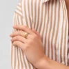 Anello con fascia in acciaio inossidabile color oro Archival Glitz