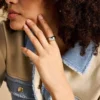 Anello con fascia in acciaio inossidabile della collezione Ellis Domed