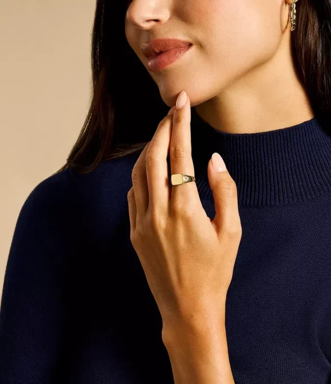 Anello con sigillo Ellis in acciaio inossidabile color oro