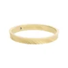 Anello Harlow con texture lineare in acciaio inossidabile color oro