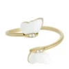 Anello Sutton Radiant Wings con farfalla in madreperla bianca