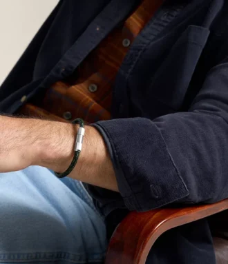 Bracciale con texture zigrinata a macchina in pelle e acciaio inossidabile