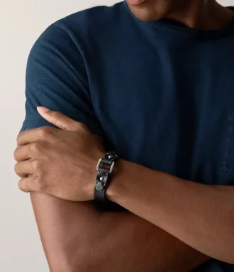 Bracciale in acciaio inossidabile resistente e cinturino in pelle nera