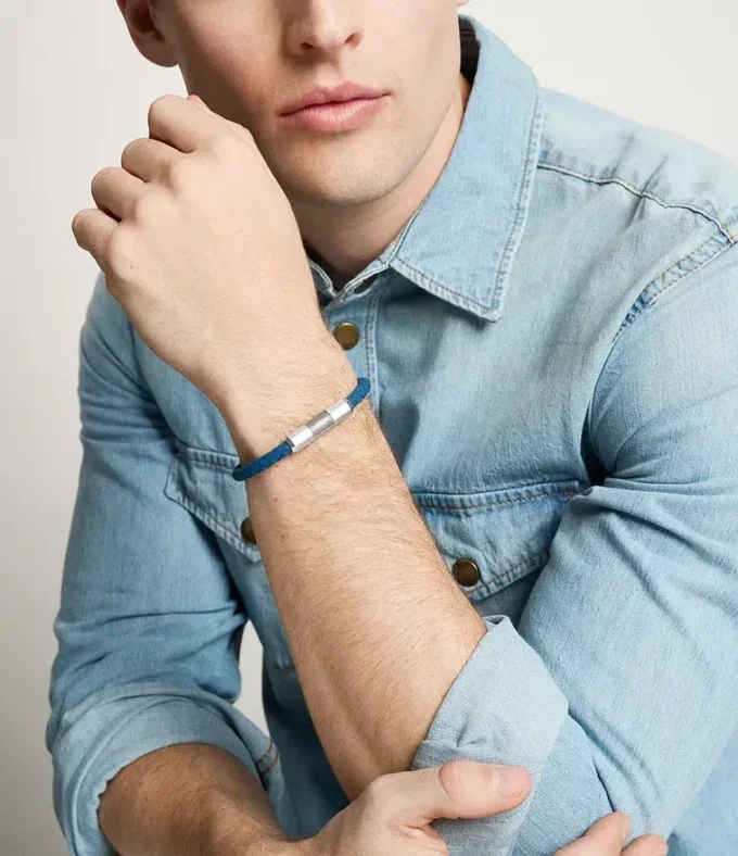 Bracciale in silicone blu navy con texture zigrinata a macchina