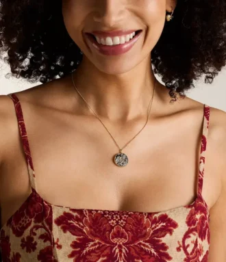 Capricorno Sutton Zodiac Collana con pendente in acciaio inossidabile dorato e ematite grigia