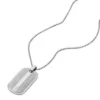 Collana con medaglietta in acciaio inossidabile con texture zigrinata a macchina