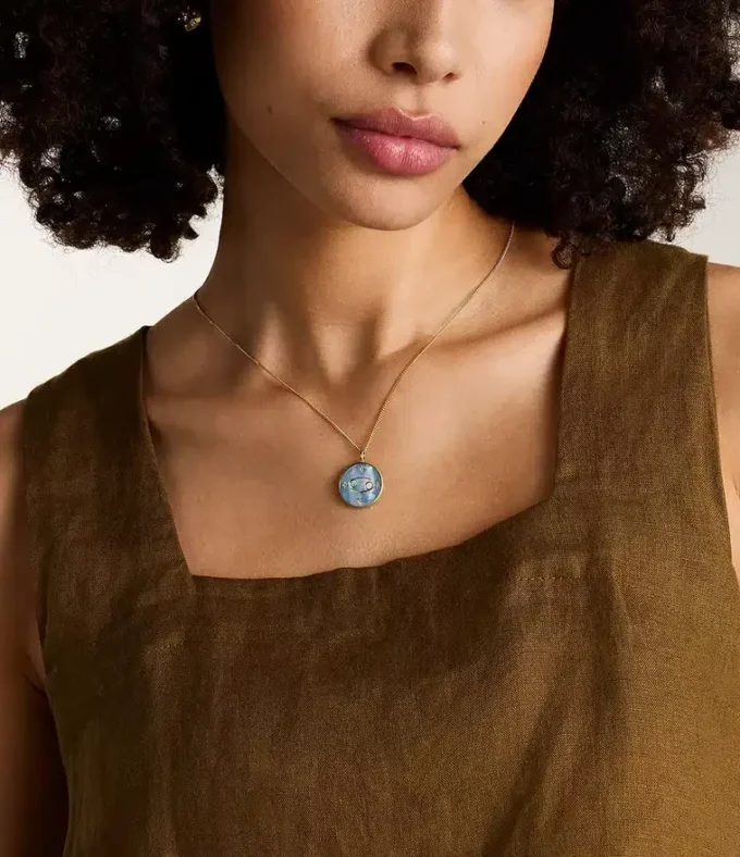 Collana con pendente in acciaio inossidabile dorato e madreperla nera Sutton Zodiac Cancro