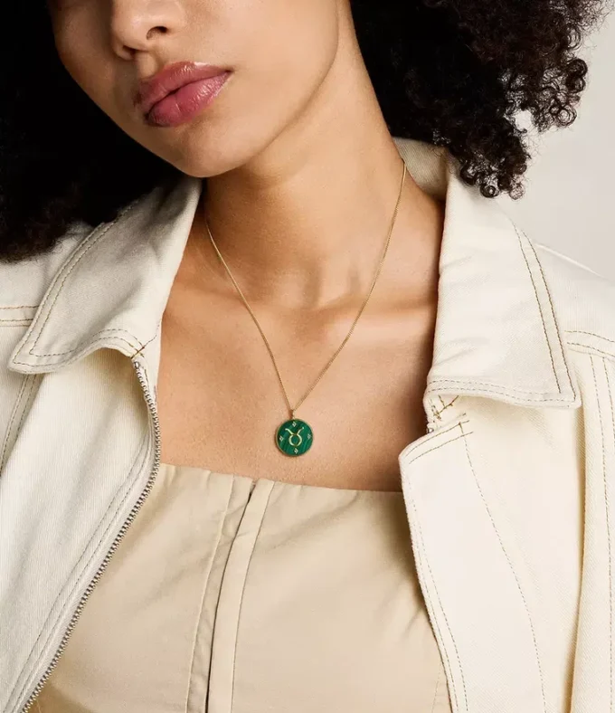Collana con pendente in acciaio inossidabile dorato e malachite verde Sutton Zodiac Toro
