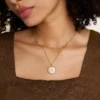 Leo Sutton Zodiac Collana con pendente in acciaio inossidabile dorato e madreperla dorata