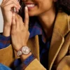 Orologio Gilmore a tre lancette con datario, tonalità oro rosa e ceramica marrone