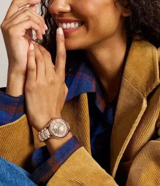 Orologio Gilmore a tre lancette con datario, tonalità oro rosa e ceramica marrone