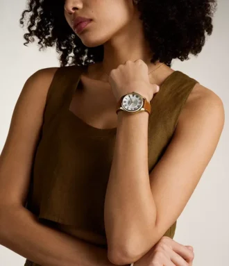 Orologio Gilmore con tre lancette e datario in pelle marrone medio