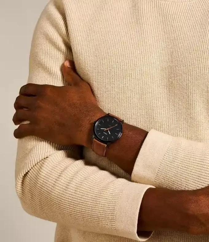 Orologio minimalista sottile a tre lancette in pelle marrone chiaro