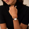 Orologio Raquel con tre lancette, datario e cinturino in pelle LiteHide™ nera