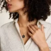 Scorpio Sutton Zodiac Collana con pendente in acciaio inossidabile color oro e pietra arenaria nera
