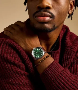 Set orologio e bracciale Everett a tre lancette con data in pelle marrone